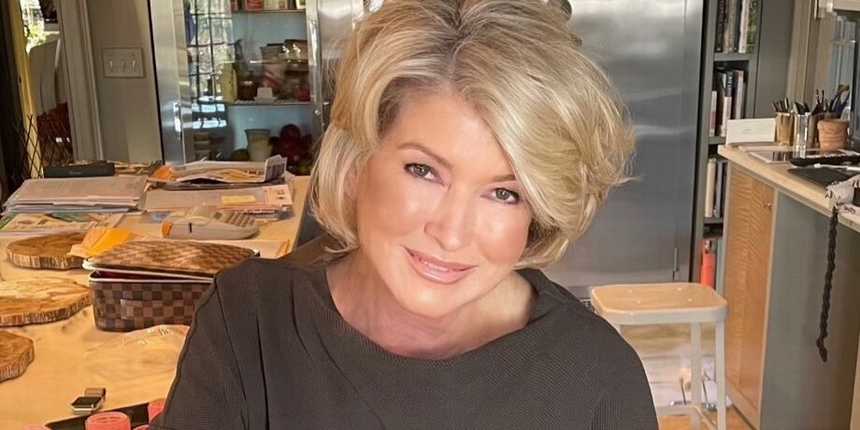  Martha's Hairstylist Shares the Secrets and techniques and Tales Behind Her Signature Look